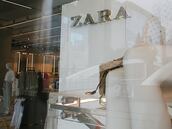 El truco de una extrabajadora de Zara para encontrar la ropa que queremos en el Black Friday: “Esta montaña de ropa es una mina de oro”