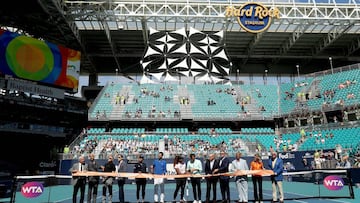 Naomi Osaka, Novak Djokovic,Serena Williams y Roger Federer durante un acto en el Hard Rock Stadium previo al Masters 1.000 de Miami de 2019.
