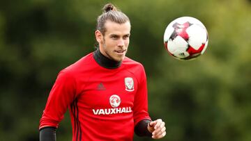 Gareth Bale en un entrenamiento con Gales.