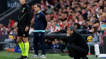 BILBAO, 09/03/2025.-El entrenador del Athletic Club Ernesto Valverde, durante del partido de la jornada 27 de LaLiga este domingo en el estadio de San Mamés en Bilbao.-EFE/ Miguel Toña