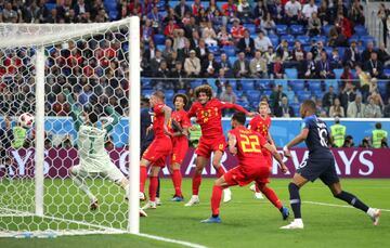 1-0. Samuel Umtiti marcó el primer gol.
