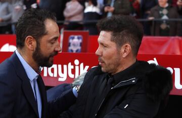 Saludo de los entrenadores Pablo Machín y Simeone