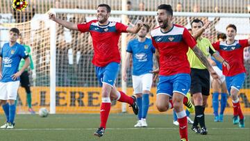 El Atl&eacute;tico Saguntino celebra la victoria ante el Fuenlabrada.