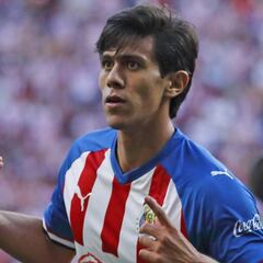Macías aclaró la polémica sobre su beso al escudo de Chivas