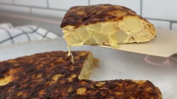 Una venezolana que vive en Madrid hace su primera tortilla de patatas y sus seguidores estallan: “¿Qué has hecho?”