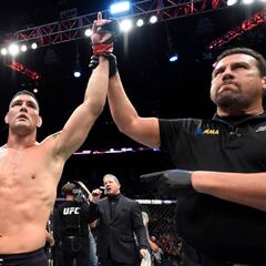 Weidman somete a Gastelum para renacer 20 meses después