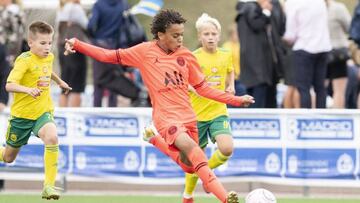 Ethan Mbappé golpea con la zurda durante la Madrid Football Cup.