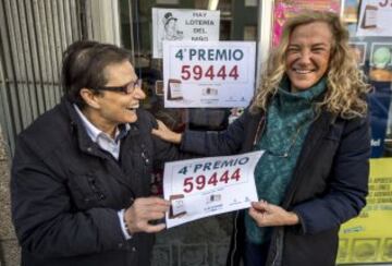 El 59.444, cuarto premio del Sorteo Extraordinario de la Lotería de Navidad, ha sido vendido en parte en el establecimiento de prensa y lotería de Pilar Díaz en Toledo, que por tercer año consecutivo ha repartido suerte. De momento, la dueña de este comercio, muy cercano al Hospital Virgen de la Salud de Toledo, desconoce cuánto se ha vendido, si bien confirma que la venta se ha hecho a través de un terminal electrónico.