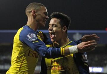 Alexis Sánchez armó la jugada del primero y anotó el segundo del Arsenal sobre Queens Park Rangers.