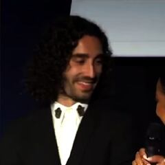 Cucurella arrasa en Inglaterra por esto que hizo al recoger el premio al jugador del año