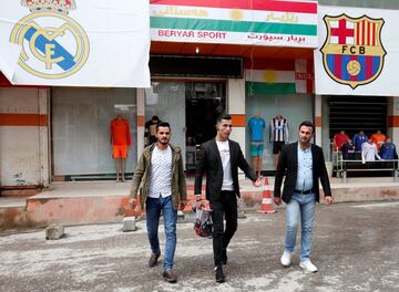 Biwar Abdullah, de 25 años, es un futbolista local kurdo iraquí que se parece o intenta imitar al futbolista de la Juventus, Cristiano Ronaldo. ¿Se parecen?