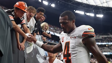 LAS VEGAS, NEVADA - SEPTEMBER 29: Deshaun Watson #4 of the Cleveland Browns walks off the field after losing to the Las Vegas Raiders 20-16 at Allegiant Stadium on September 29, 2024 in Las Vegas, Nevada. Ian Maule/Getty Images/AFP (Photo by Ian Maule / GETTY IMAGES NORTH AMERICA / Getty Images via AFP)