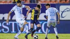 (L-R), Luis Madrigal of Queretaro, Facundo Waller of San Luis and Maximiliano Perg of QUeretaro during the game Atletico San Luis vs Queretaro, corresponding to Day 02 of the Torneo Apertura Grita Mexico A21 of the Liga BBVA MX, at Alfonso Lastras Stadium, on August 02, 2021.
 
 &lt;br&gt;&lt;br&gt;
 
 (I-D), Luis Madrigal de Queretaro, Facundo Waller de San Luis y Maximiliano Perg de QUeretaro durante el partido Atletico San Luis vs Queretaro, Correspondiente a la Jornada 02 del Torneo Apertura Grita Mexico A21 de la Liga BBVA MX, en el Estadio Alfonso Lastras , el 02 de de Agosto de 2021.