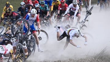 Voltereta de Alaphilippe en la Strade Bianche