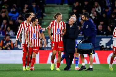 Marcos Llorente se retira lesionado. 
 
