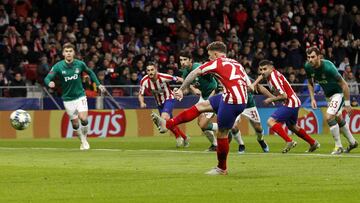 Trippier falló el penalti contra el Lokomotiv.