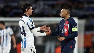 Real Sociedad's French defender #24 Robin Le Normand shakes hands with Paris Saint-Germain's French forward #07 Kylian Mbappe at the end of the UEFA Champions League last 16 second leg football match between Real Sociedad and Paris Saint-Germain (PSG) at the Anoeta stadium in San Sebastian on March 5, 2024. (Photo by FRANCK FIFE / AFP)