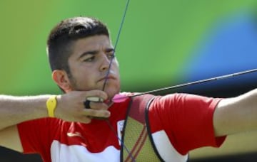 El arquero español Miguel Alvariño ha sido eliminado en 1/16 de final de tiro con arco. Alvariño ha perdido por 7-1 en cuatro sets (28-27, 29-23, 29-29, 28-27) frente al surcoreano Lee Seung-Yun.