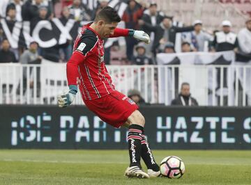 El arquero argentino llegó en libertad a Colo Colo, pero su pase está tasado en un millón de dólares en Transfermarkt. Acumula clubes como Boca, Racing y San Lorenzo en su carrera. 