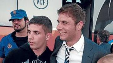 <b>IDOLATRADO. </b>El portuense Joaquín Sánchez fue el jugador más aclamado a la llegada del Valencia anoche a Sevilla.