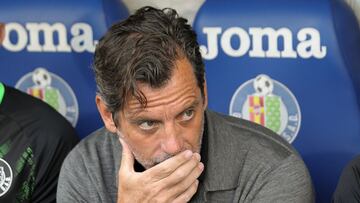 Quique Sánchez Flores, entrenador del Getafe, durante un partido de LaLiga Santander contra el Barcelona.
