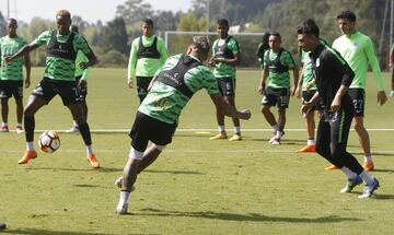 Atlético Nacional se prepara para enfrentar a Colo Colo en la Libertadores y a Huila en la semifinal de la Liga Águila.