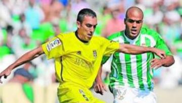 <b>CON ÉL. </b>La plantilla del Cartagena ha mostrado su apoyo a Rafa Clavero.