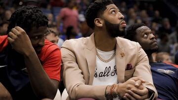 Anthony Davis, vestido de calle durante un partido