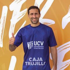 Alejandro Donatti firma por la Universidad César Vallejo