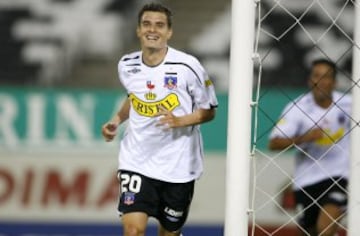 Carlos Salazar llegó para reemplazar a Giovanni Hernández pero nunca se afirmó en Colo Colo. Estuvo solo el  primer semestre del 2008 y después partió a Deportivo Pereira de su país. Hoy juega en Unión Magdalena.