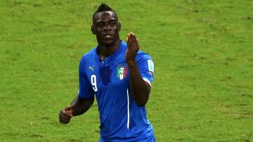 Si hablamos de excentricidad en el fútbol saldrá al tema de Súper Mario sin lugar a dudas. El delantero italiano de ascendencia africana es bien recordado por su fútbol en la selección azaurri, sus goles con el Inter, Milán, Manchester City, Liverpool y ahora Niza, pero sobre todo, por sus festejos, como cuando le anotó a Alemania y se quitó la playera para mostrar su físico.
