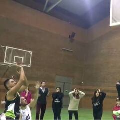 El 'Mannequin' más admirable: ¡clavada en silla de ruedas!