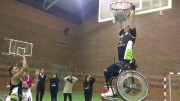 El 'Mannequin' m¨¢s admirable: ?clavada en silla de ruedas!