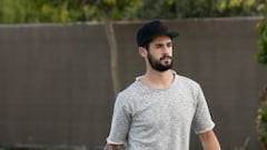 DE VERANO. Isco, a su llegada ayer a la concentraci&oacute;n de Espa&ntilde;a en Las Rozas.
 