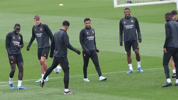 Los jugadores del Real Madrid, durante su último entrenamiento.