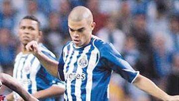 <b>SUCESOR DE CARVALHO. </b>Pepe es el central que gusta en A Coruña.