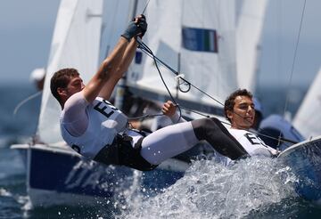 Jordi Xammar y Nico Rodríguez en acción durante la Medal Race.