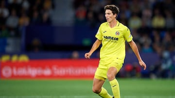 VALENCIA, SPAIN - NOVEMBER 06: Pau Torres of Villarreal CF in action during the LaLiga Santander match between Villarreal CF and RCD Mallorca at Ciutat de Valencia on November 06, 2022 in Valencia, Spain. (Photo by Silvestre Szpylma/Quality Sport Images/Getty Images)