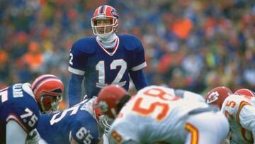 El clima g&eacute;lido y la defensiva de los Bills congelaron al quarterback Joe Montana quien sali&oacute; en el tercer cuarto luego de una tacleada de m&uacute;ltiples jugadores.