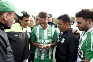 Atlético Nacional presentó al volante Jarlan Barrera en su sede deportiva de Guarne. El jugador es el tercer refuerzo del club y se une a los trabajos con Juan Carlos Osorio nuevo estratega del equipo 'verdolaga'. 