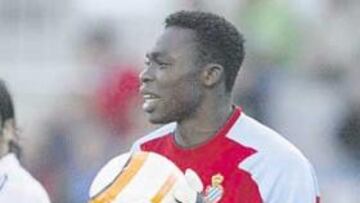 <b>PERICO KAMENI. </b>Con la camiseta de su equipo, que sí le pone de titular.