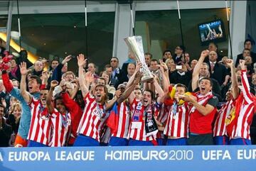 Aun así, consiguió levantar la UEFA Europa League con el Atlético con sus compañeros en 2010.