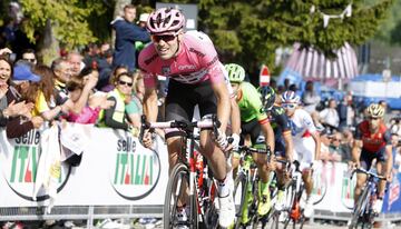 Dumoilin durante la decimonovena etapa de 191 kilómetros, entre San Candido y Piancavallo del Giro de Italia