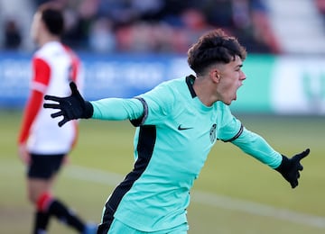 Iker Luque celebra su gol al Feyenoord en Youth League.