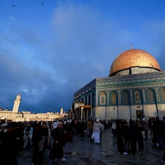 How does the Islamic calendar work and what year is 2024?