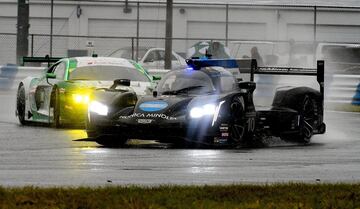 El piloto español logra su primera victoria en Estados Unidos con la marca Cadillac tras tres turnos excepcionales en una carrera que se vio interrumpida por la lluvia.