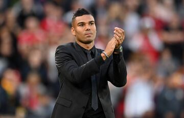 El centrocampista brasile?o fue presentado ante los aficionados del Manchester United antes del encuentro frente al Liverpool.