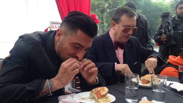 Gonzalo Jara presentó el sándwich que lo homenajea