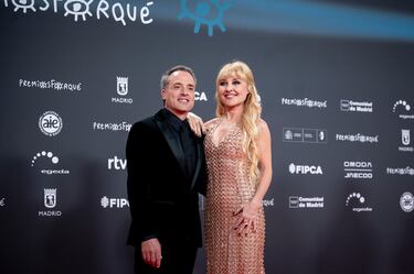 El actor y guionista Daniel Guzmán y la actriz Cayetana Guillén Cuervo,  presentadores de la gala, posan en la alfombra roja de la 31 edición de los Premios José María Forqué.