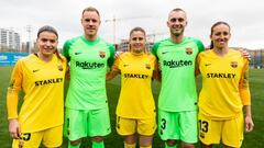 Pamela Tajonar se toma la foto oficial junto a FC Barcelona
